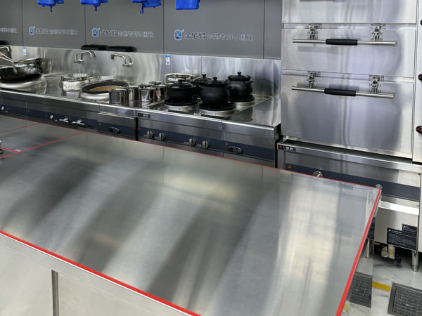 某快餐店商用廚具整體安裝設計效果展示